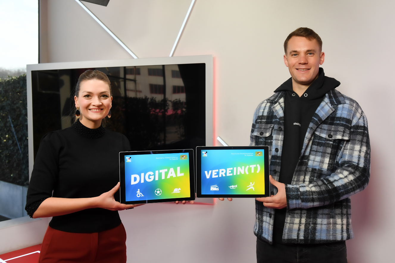 StMD: Die bayerische Staatsministerin Judith Gerlach und Projektpate Manuel Neuer zum Start von digital verein(t).